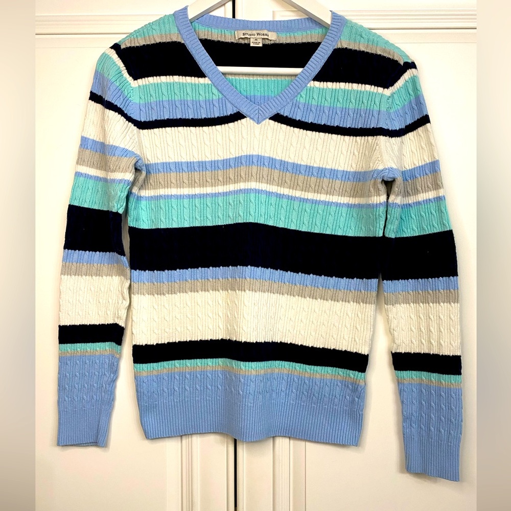 Studio Works Women’s Size Medium V Neck Cable Knit Striped Sweater Preppy EUC
